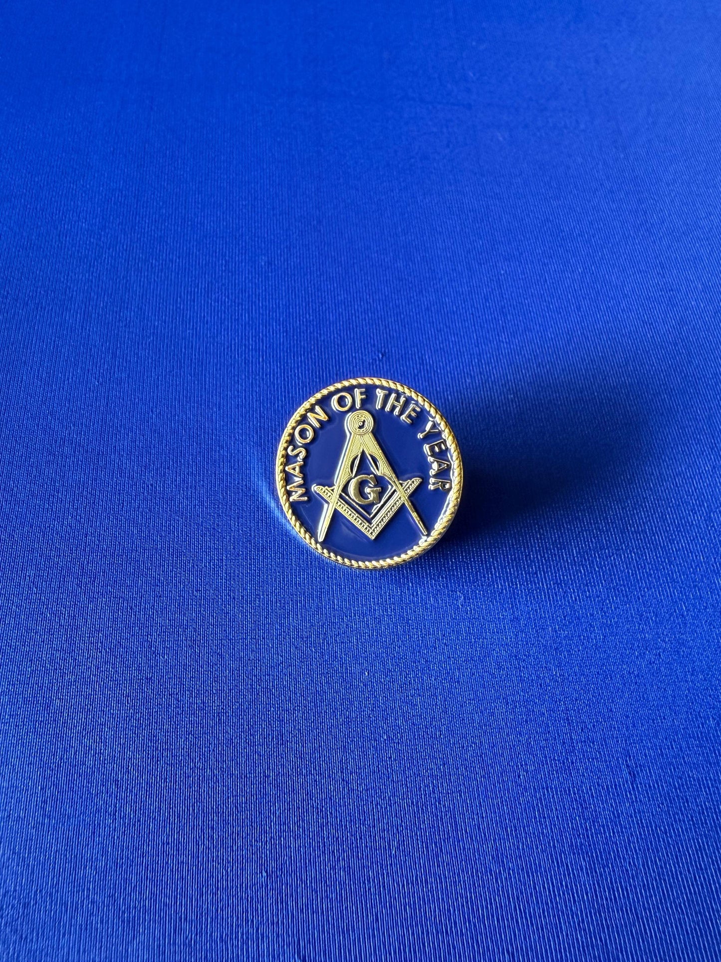 Mason of the Year 1” Round Masonic Lapel Pin